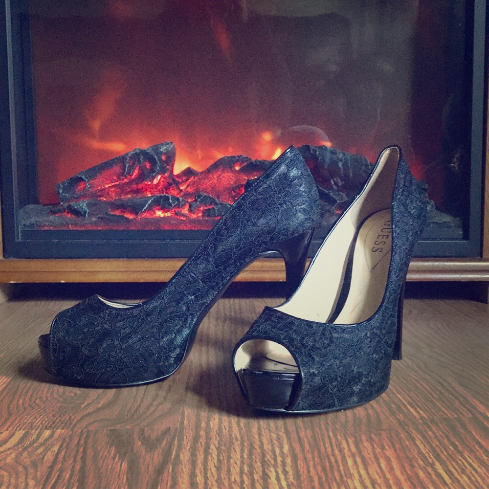 Lightly worn Guess heels